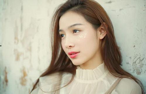 张南模特个人资料,时尚界的璀璨新星，魅力与才华并重